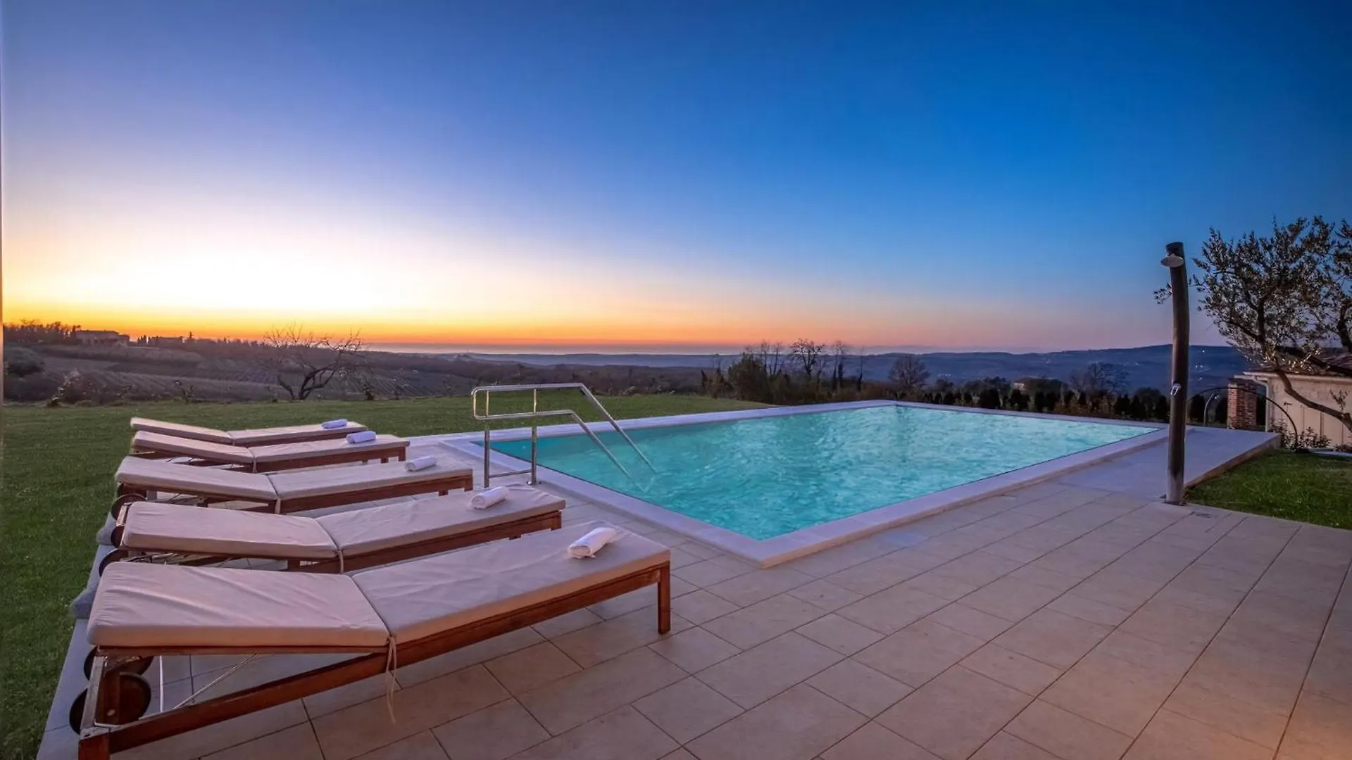 Feriehus Ferienhaus Mit Privatpool Fuer 10 Personen Ca, 400 M Sup2 In Bajkini, Istrien Binnenland Von Istrien Vranje Selo