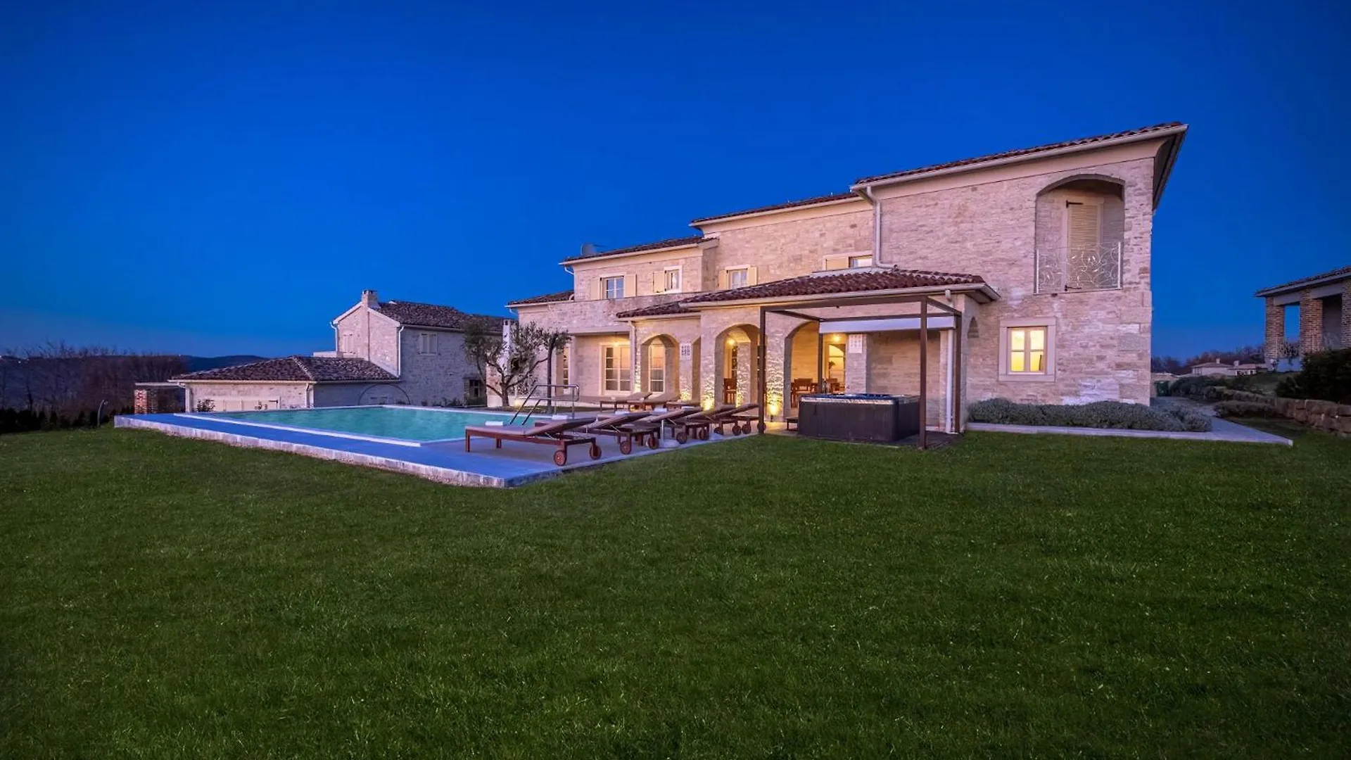 Vikendica Ferienhaus Mit Privatpool Fuer 10 Personen Ca, 400 M Sup2 In Bajkini, Istrien Binnenland Von Istrien Croatia