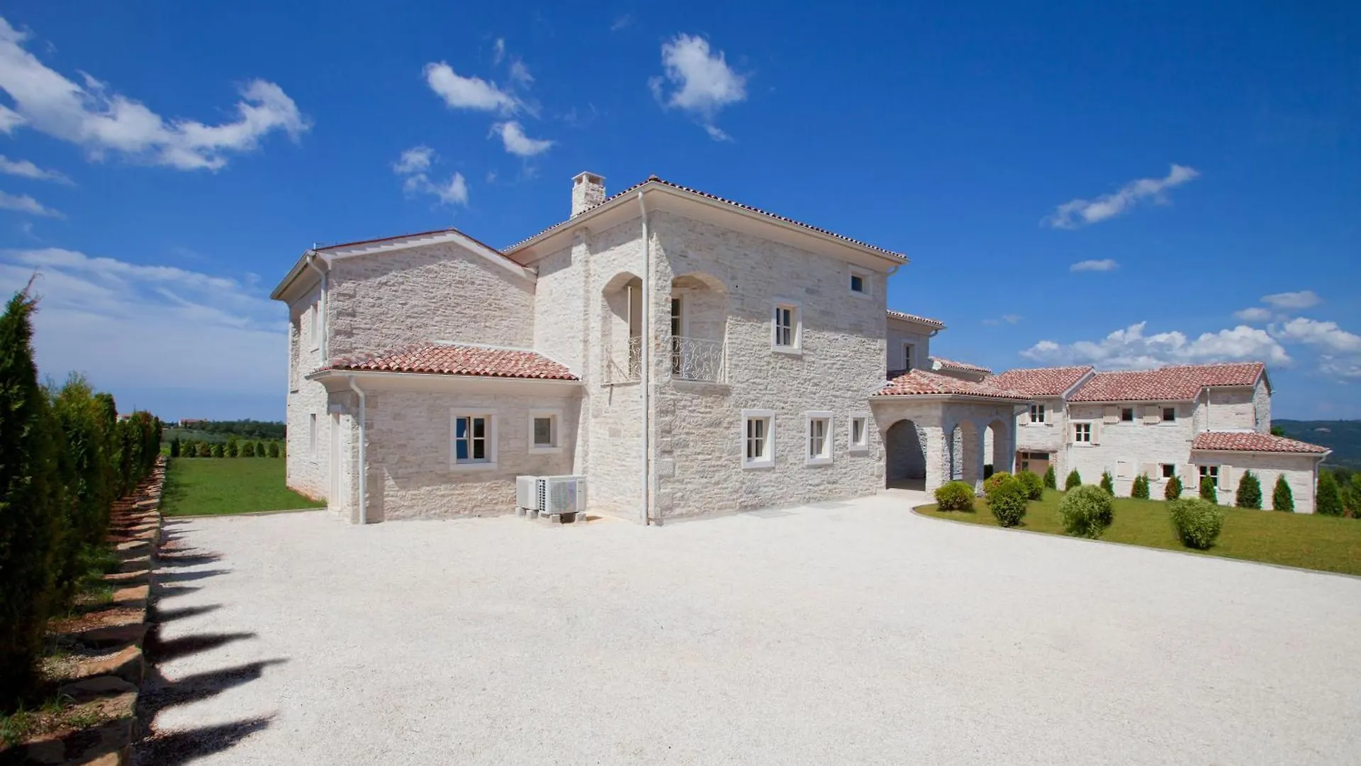 Ferienhaus Mit Privatpool Fuer 10 Personen Ca, 400 M Sup2 In Bajkini, Istrien Binnenland Von Istrien 0*, Vranje Selo Croatia